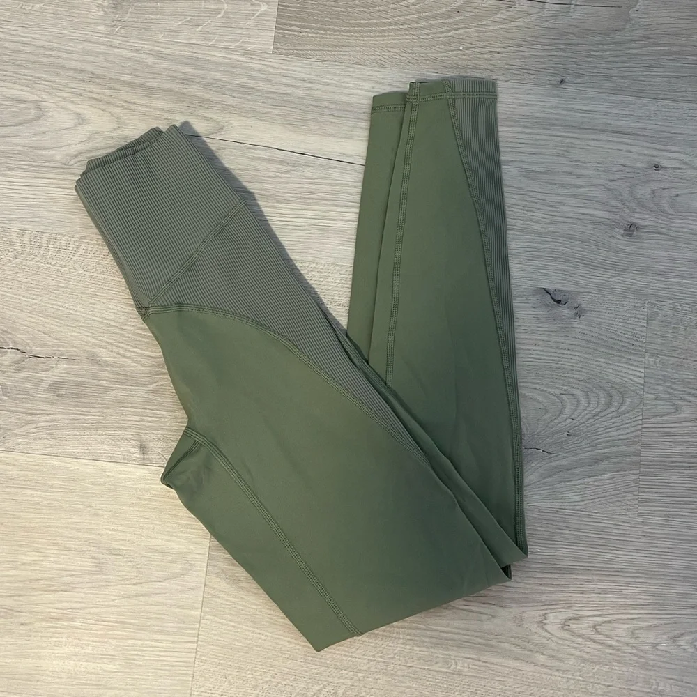 Aerie Offline Goals High Waisted Ribbed 7/8 Legging - Picture 4 of 9